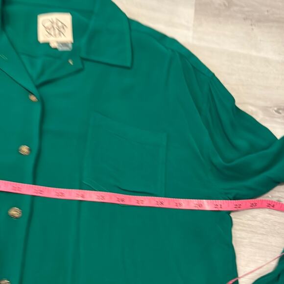 Chaser NWOT Oversized Button Down Shirt with Notched Collar and Long Sleeves. - Picture 6 of 7